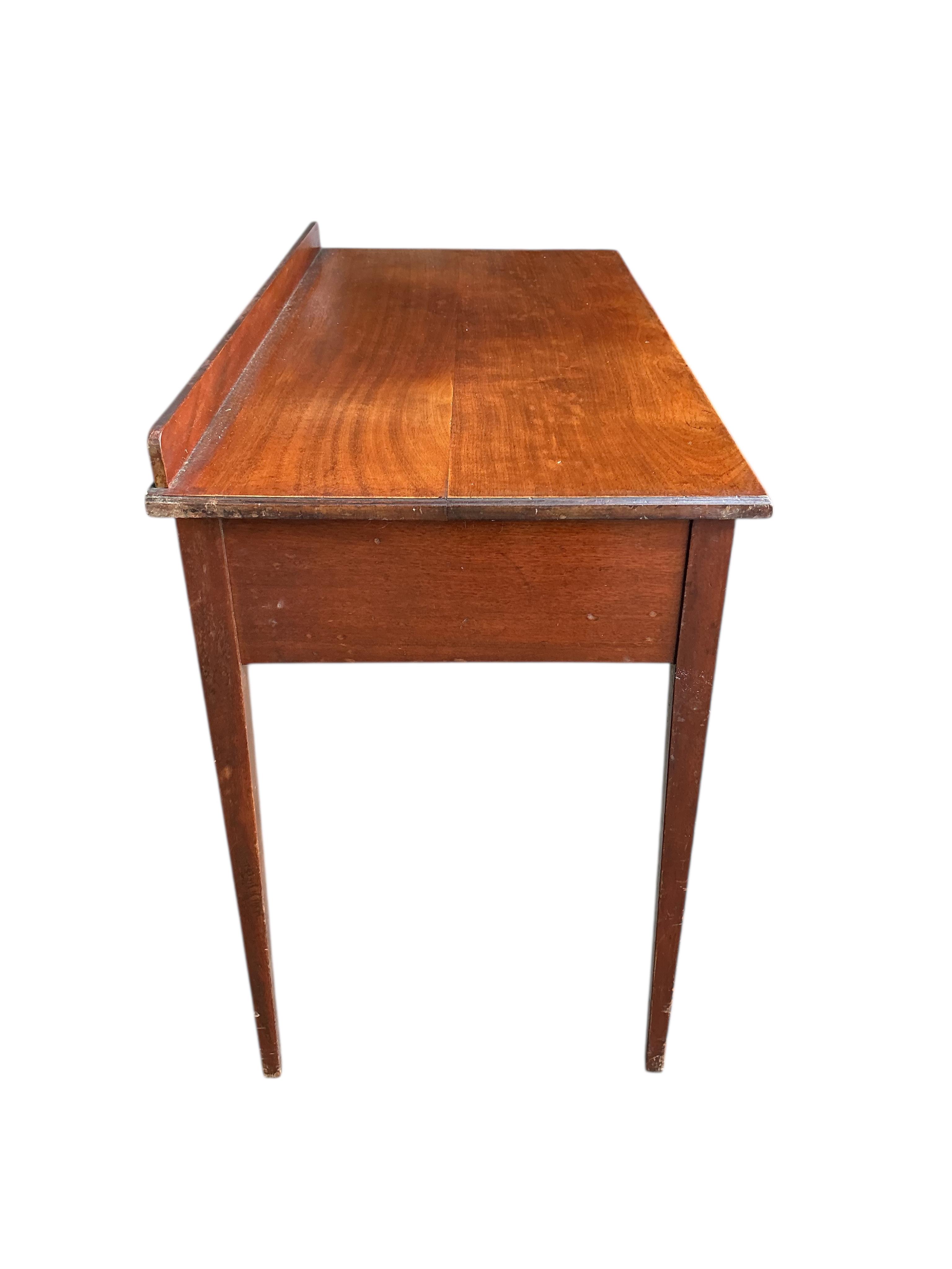An Edwardian mahogany side table, width 106cm, depth 50cm, height 78cm